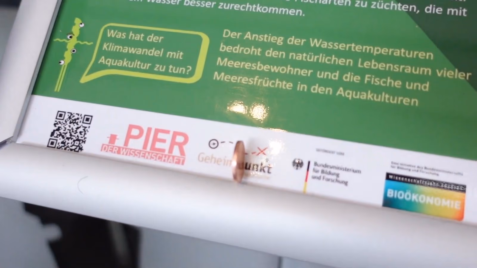 Auf jedem Schild: Pier der Wissenschaft, Geheimpunkt und das Bundesforschungsministerium