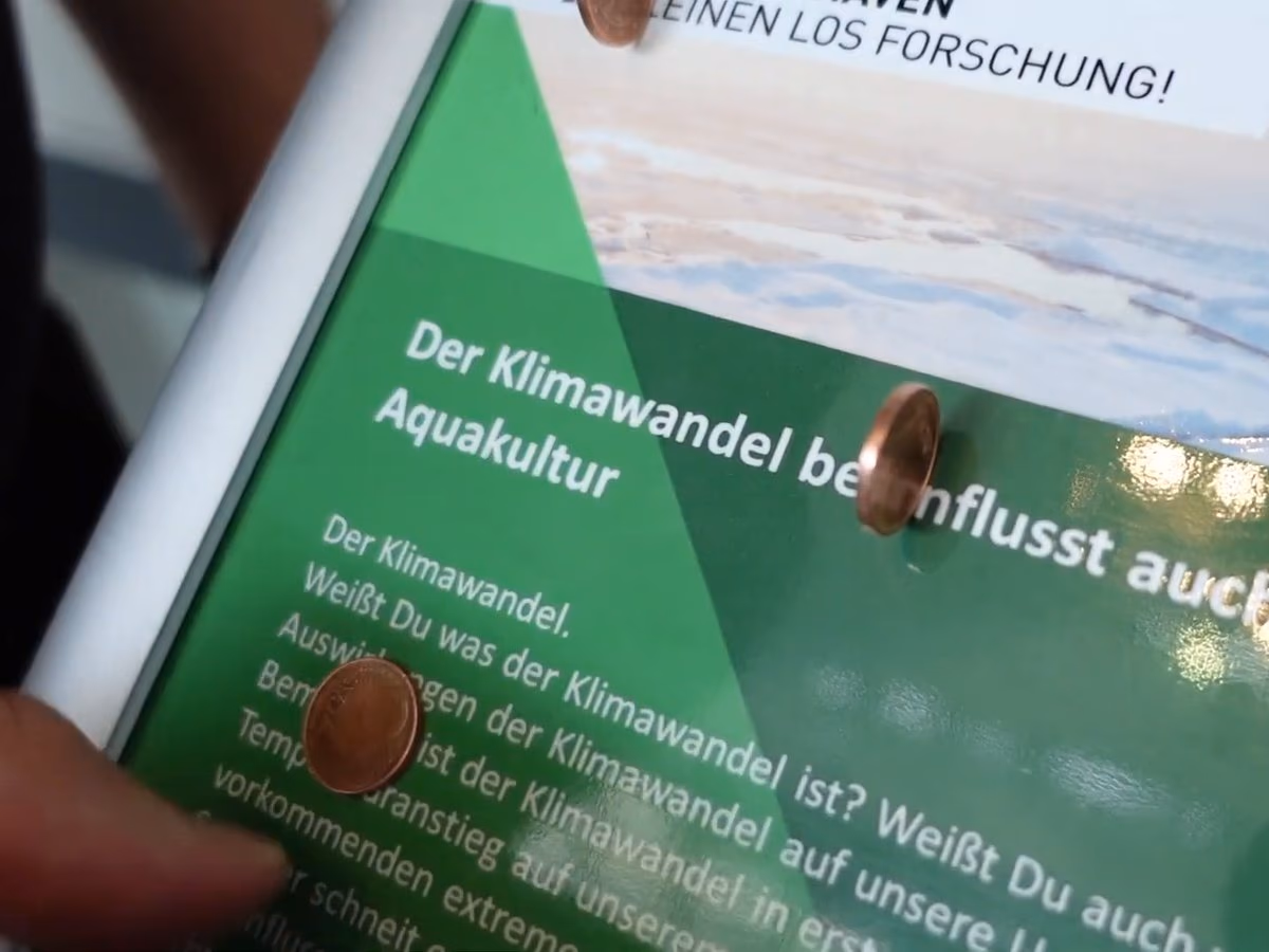 Stationsschild der Bremerhavener ZukunftsSchatzsuche: „Der Klimawandel beeinflusst auch die Aquakultur“