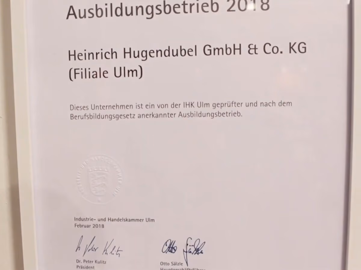 Eine Station führt zum IHK-Zertifikat: Die Filiale ist Ausbildungsbetrieb
