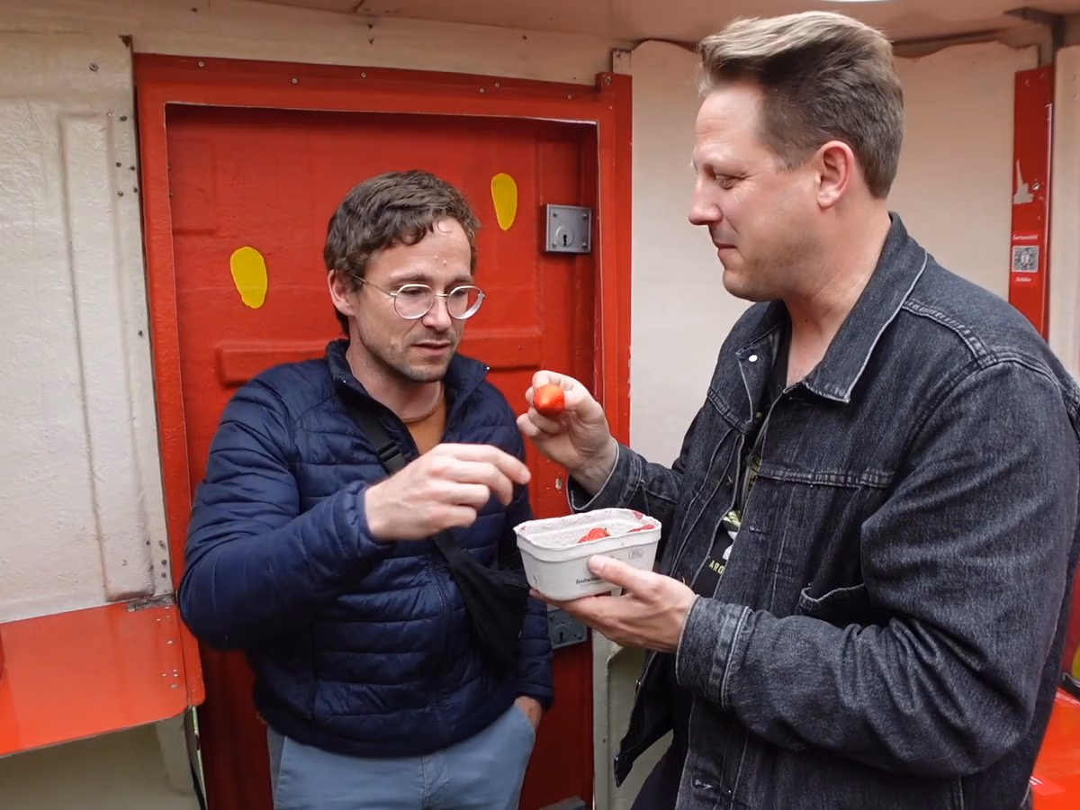 Die Belohnung zum Probieren: frische Erdbeeren