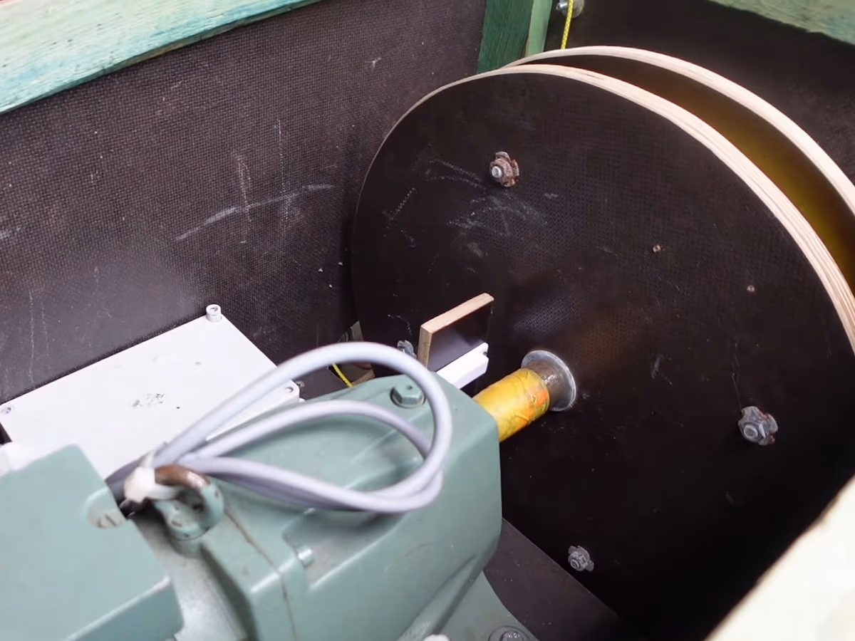 Im Führerhaus: Motor und Seiltrommel der Winde