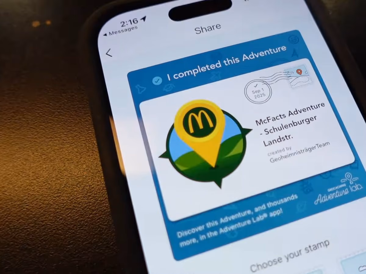 Die Adventure-Lab-App meldet „I completed this Adventure“ mit dem Abzeichen der McFacts-Runde