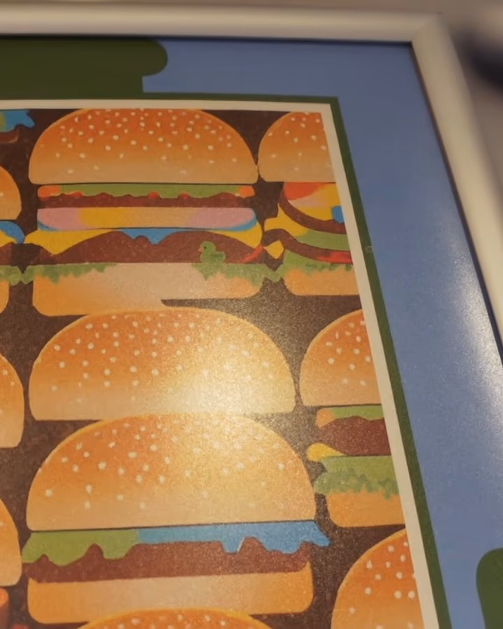 Station an der Wand: Ein Burger passt nicht ins Muster