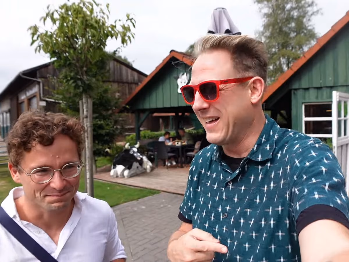 Daniel Pflieger (links) und der Geocaching Vlogger am Melkhus